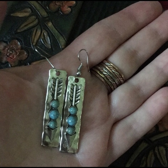 Native American Style Turquoise Arrow Earrings - Picture 3 of 4